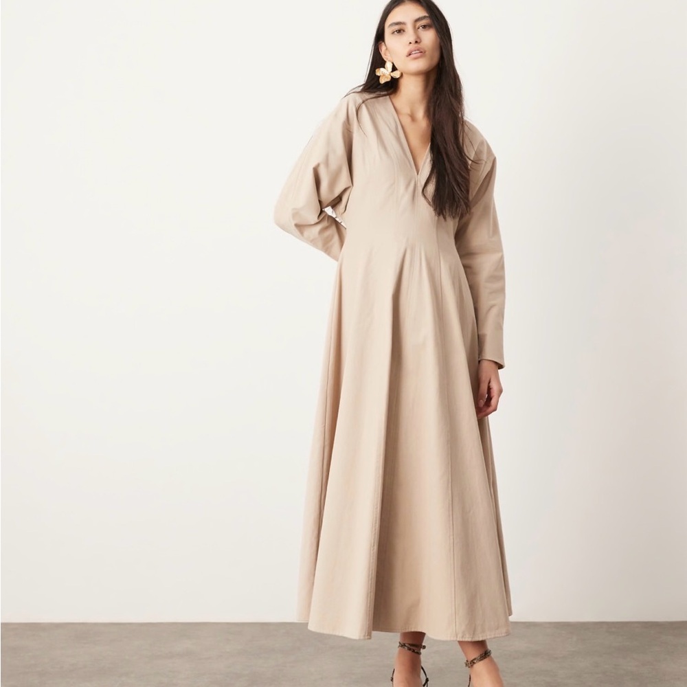 V-neck long sleeve midaxi dress